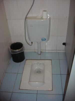 Toiletten in öffentlichen Gebäuden und Plätzen